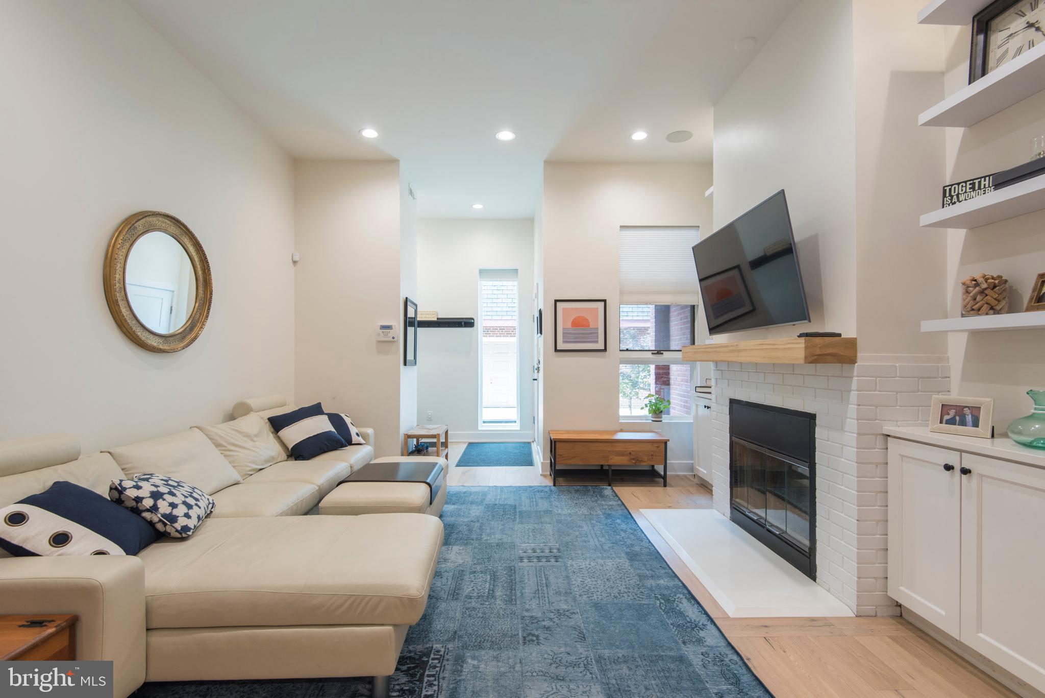 QUEEN VILLAGE - Residential