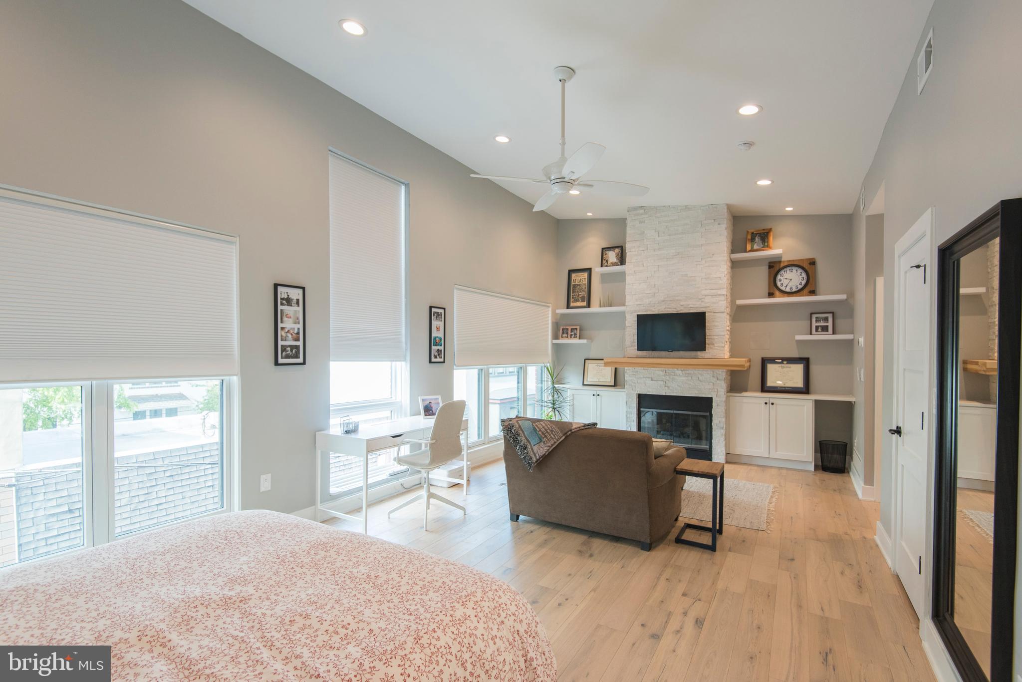 QUEEN VILLAGE - Residential