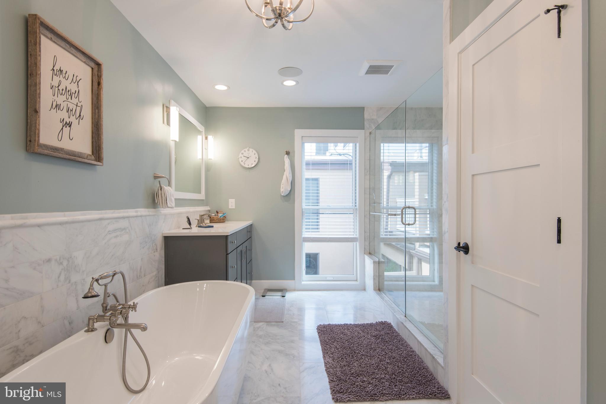 QUEEN VILLAGE - Residential