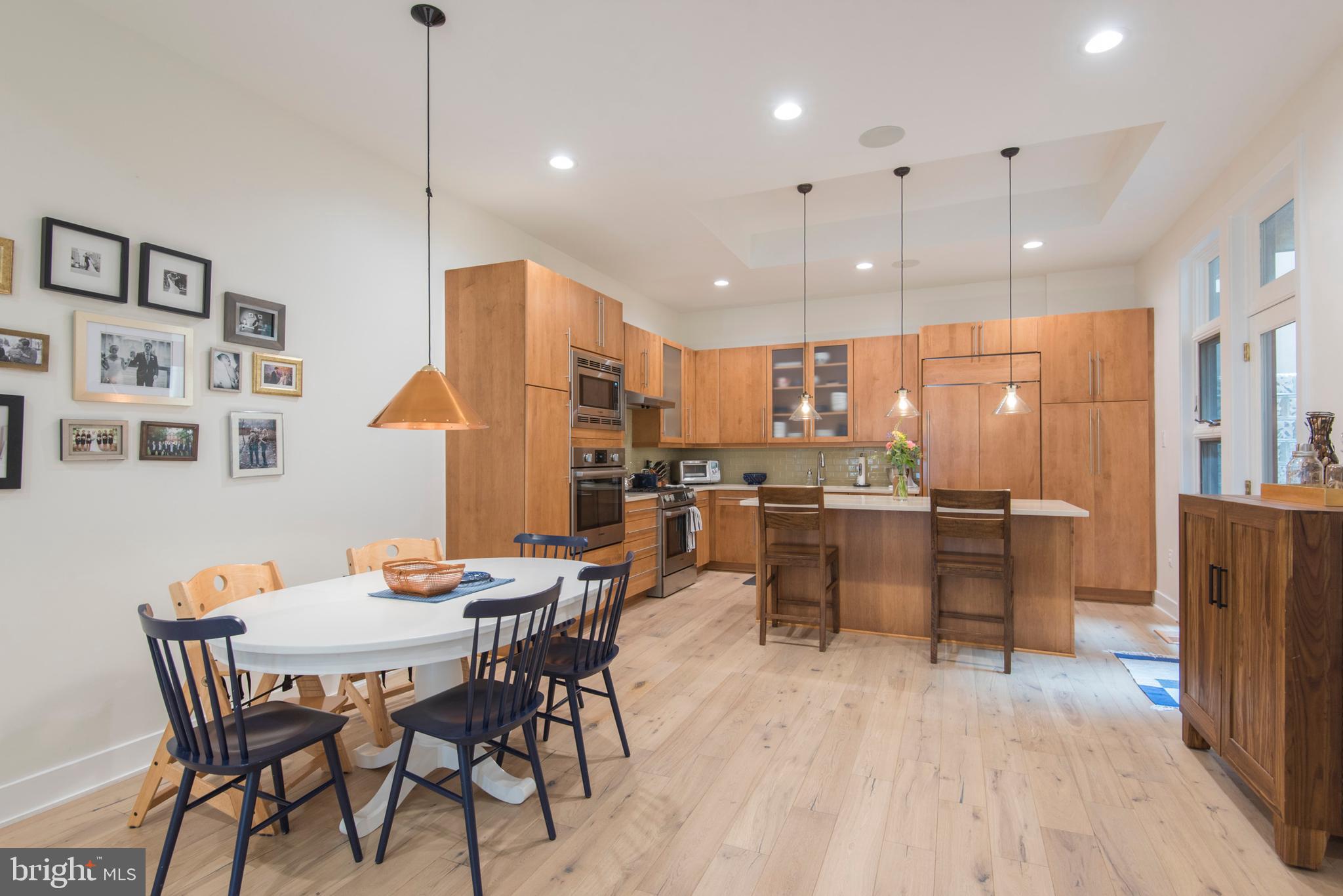 QUEEN VILLAGE - Residential