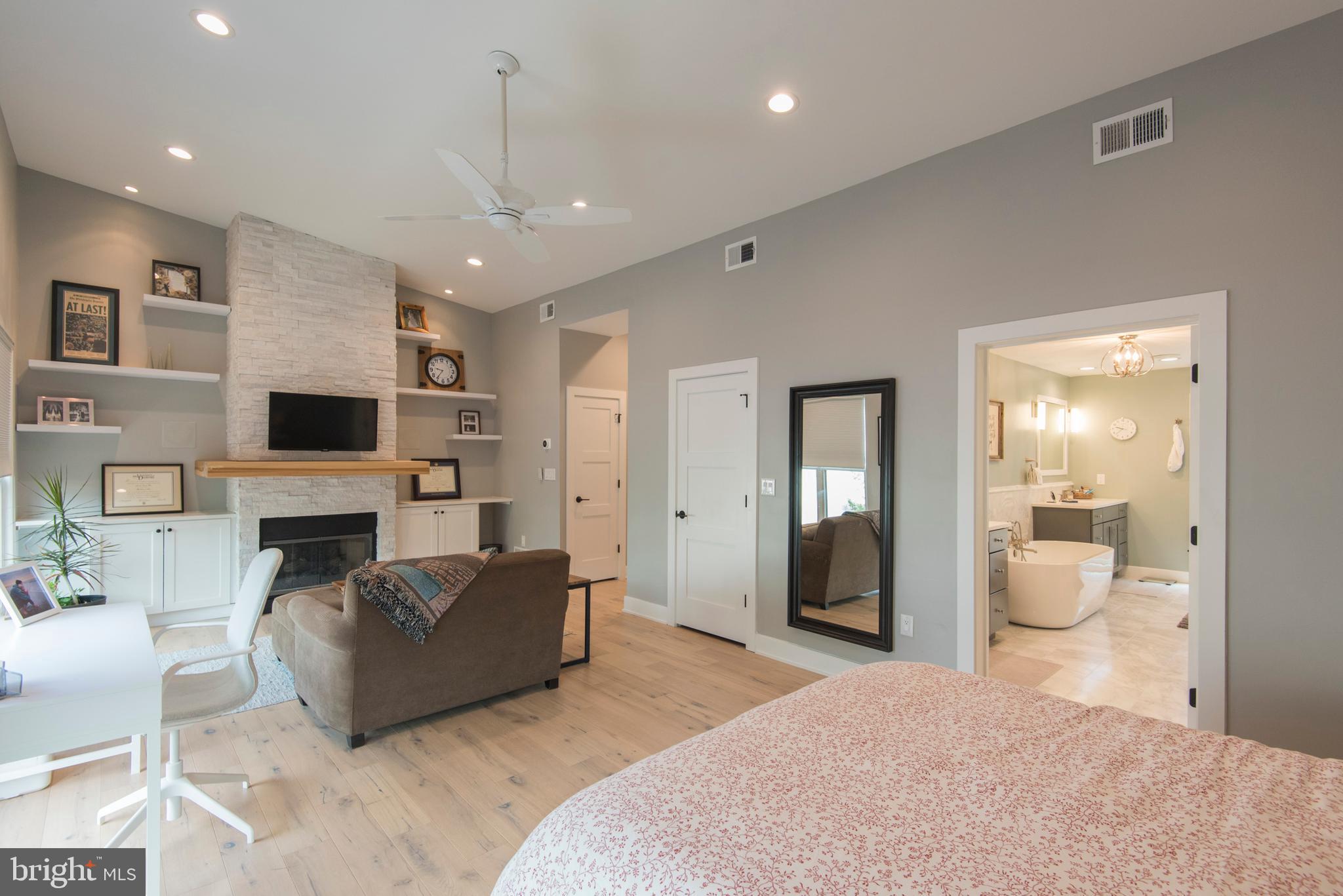 QUEEN VILLAGE - Residential