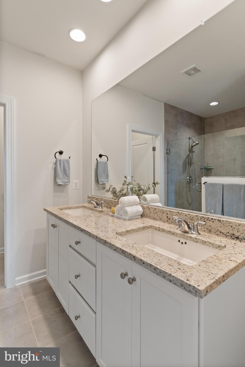 ONE LOUDOUN - Residential