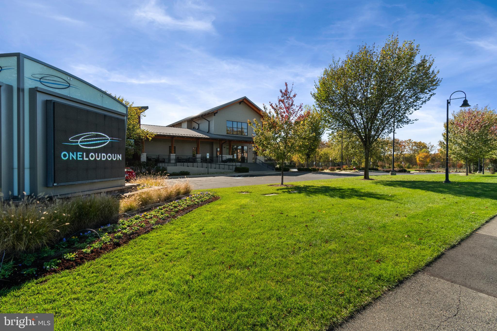 ONE LOUDOUN - Residential