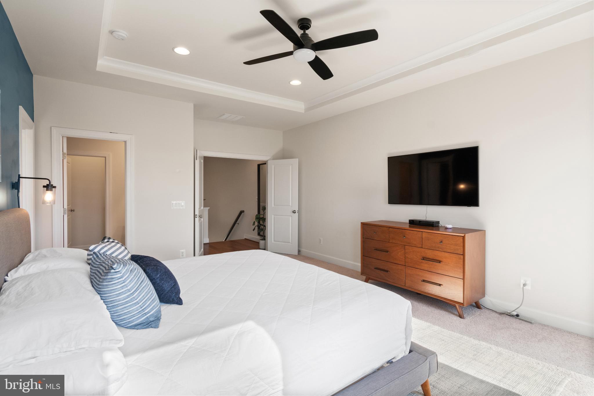 ONE LOUDOUN - Residential