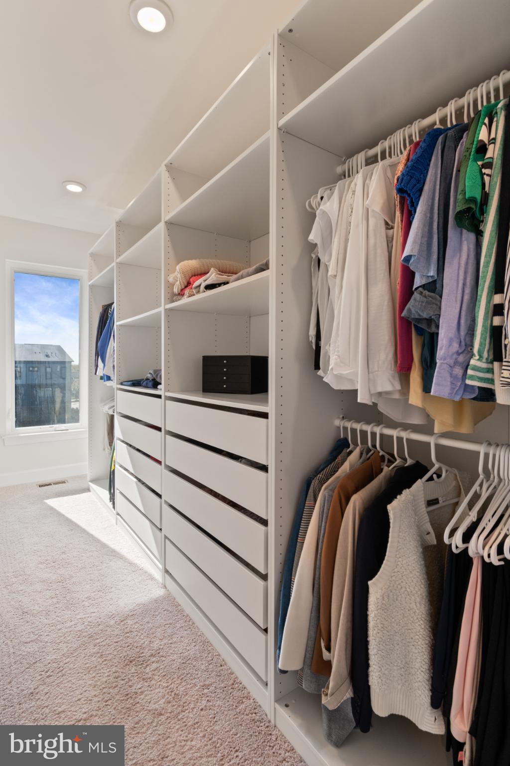 ONE LOUDOUN - Residential