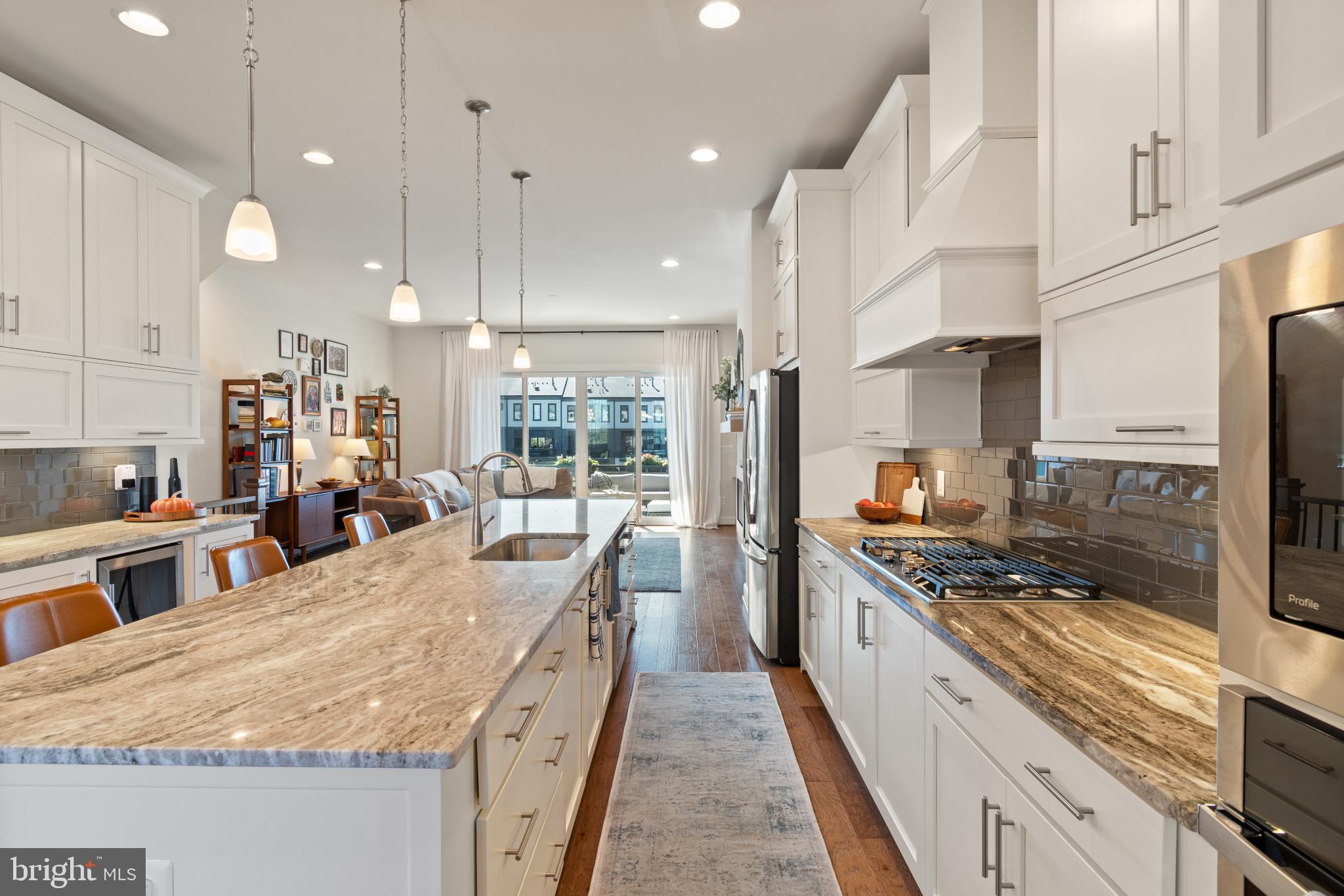 ONE LOUDOUN - Residential