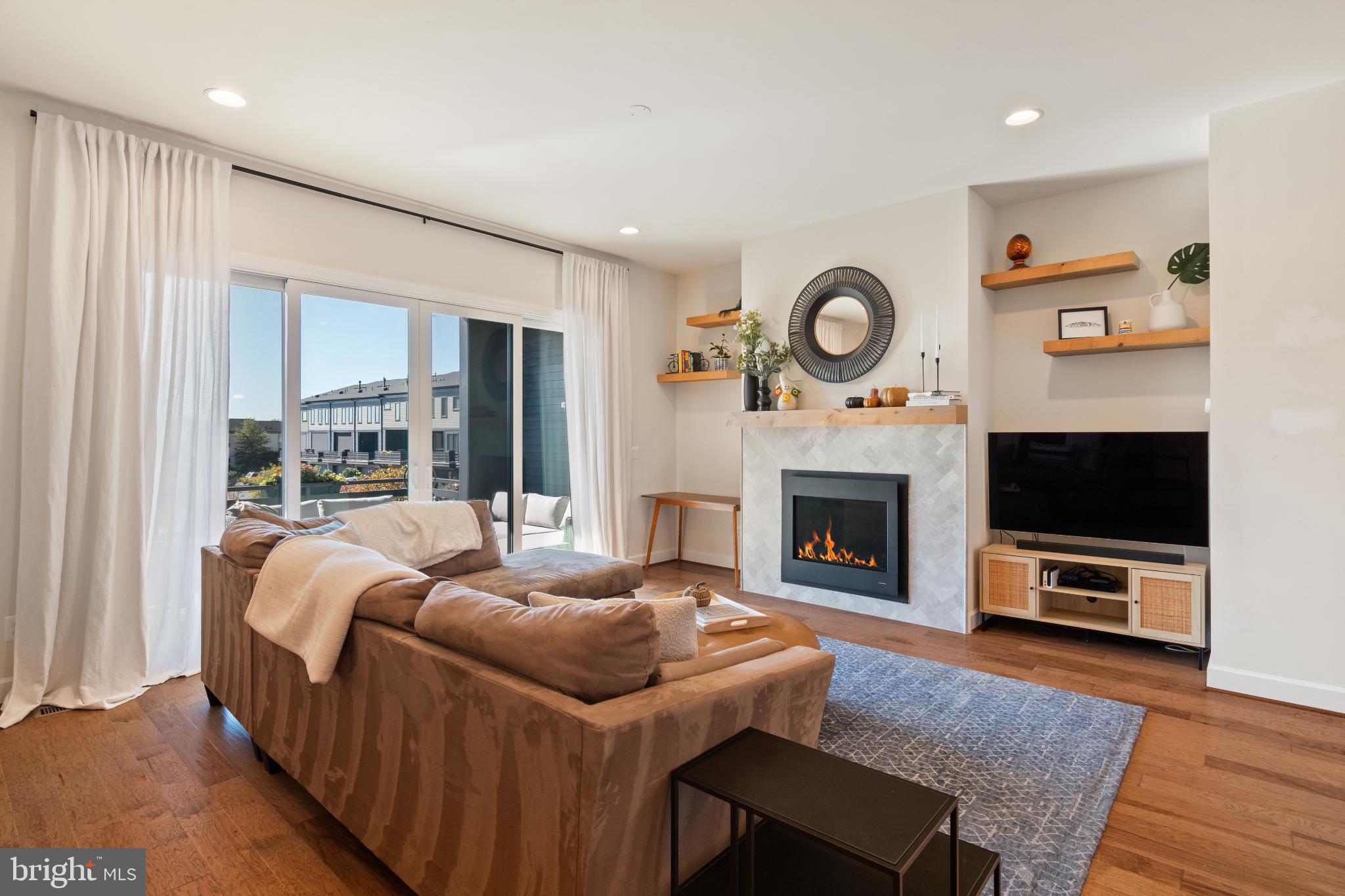 ONE LOUDOUN - Residential