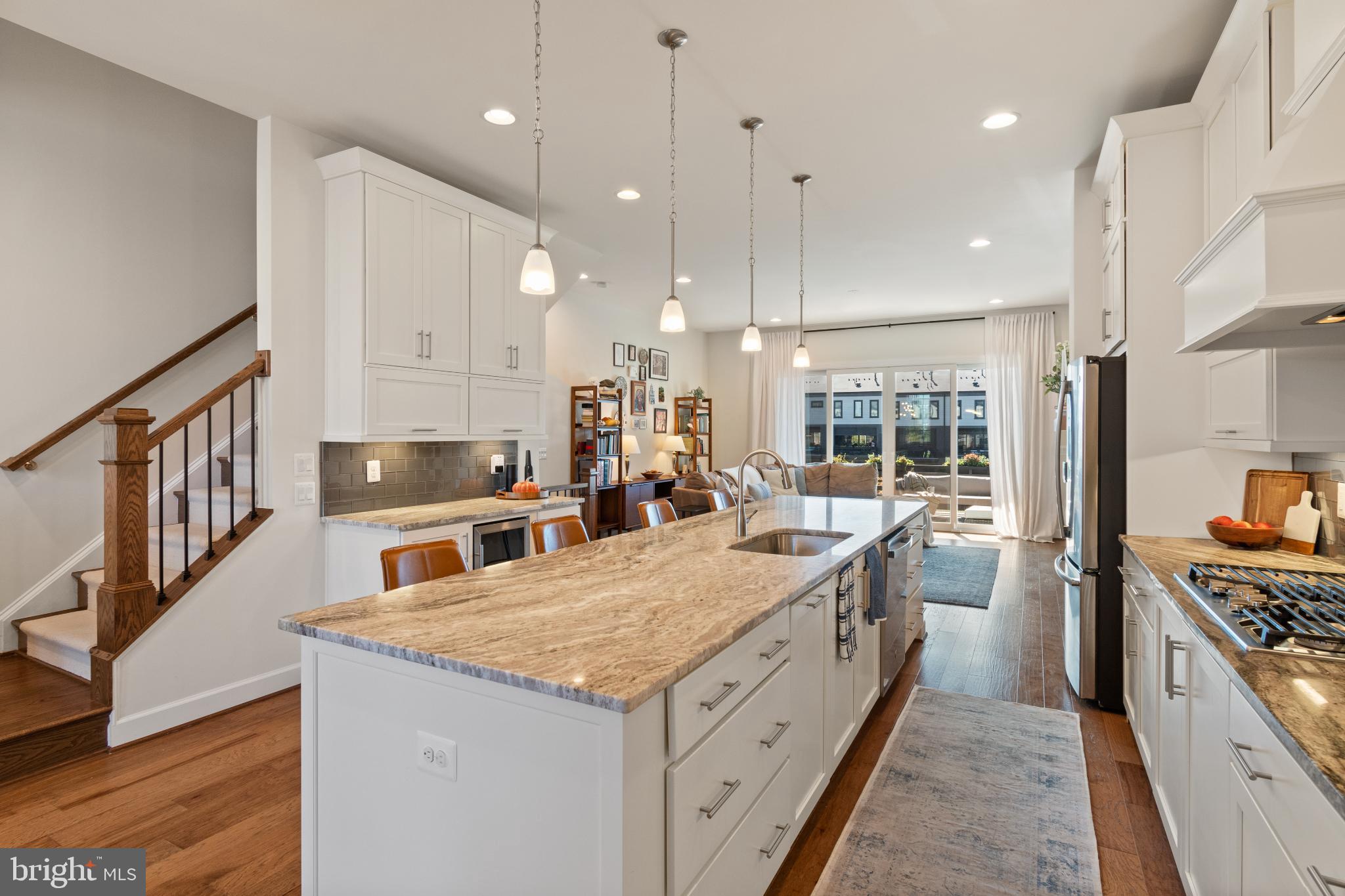 ONE LOUDOUN - Residential