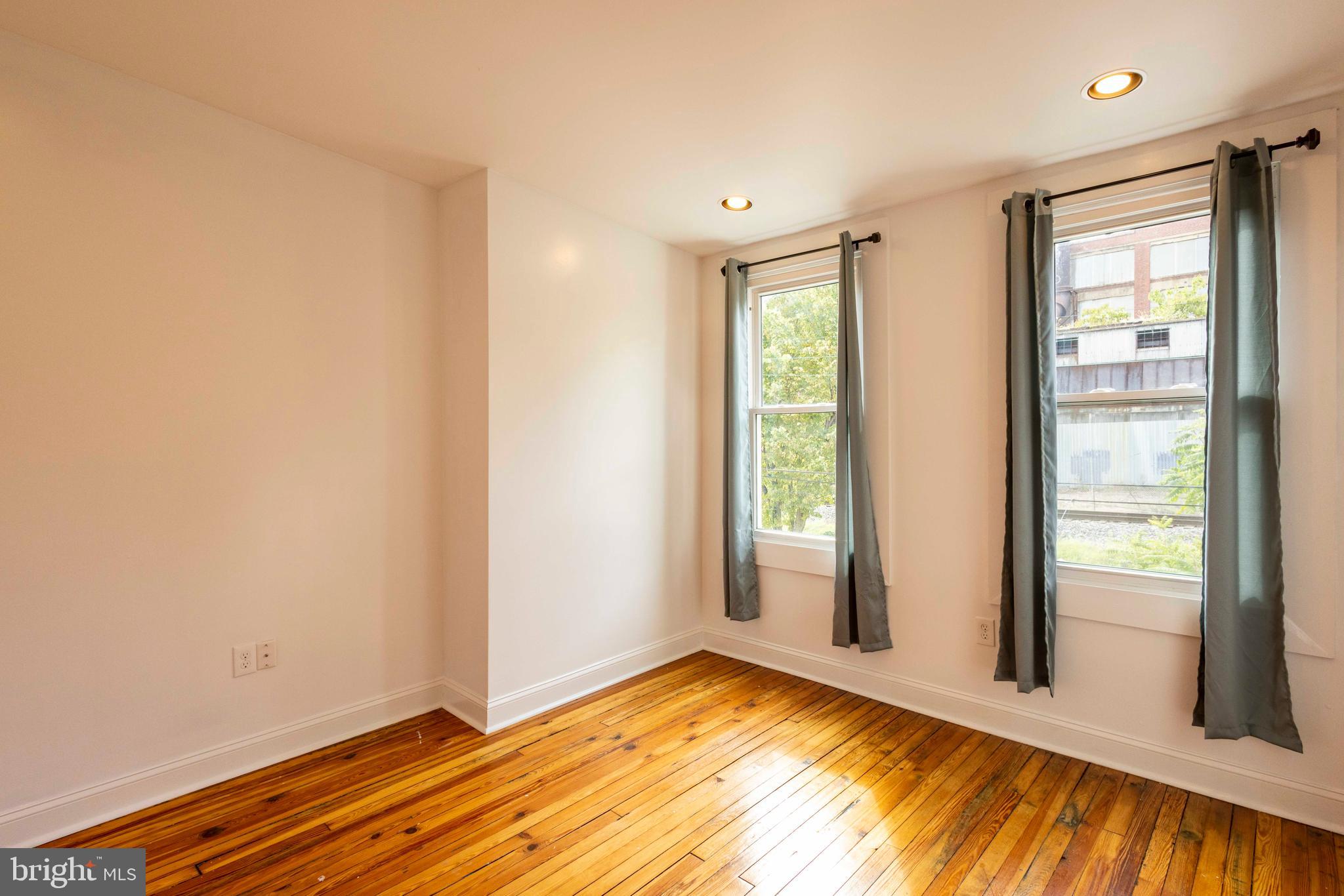 GREEKTOWN - Residential Lease