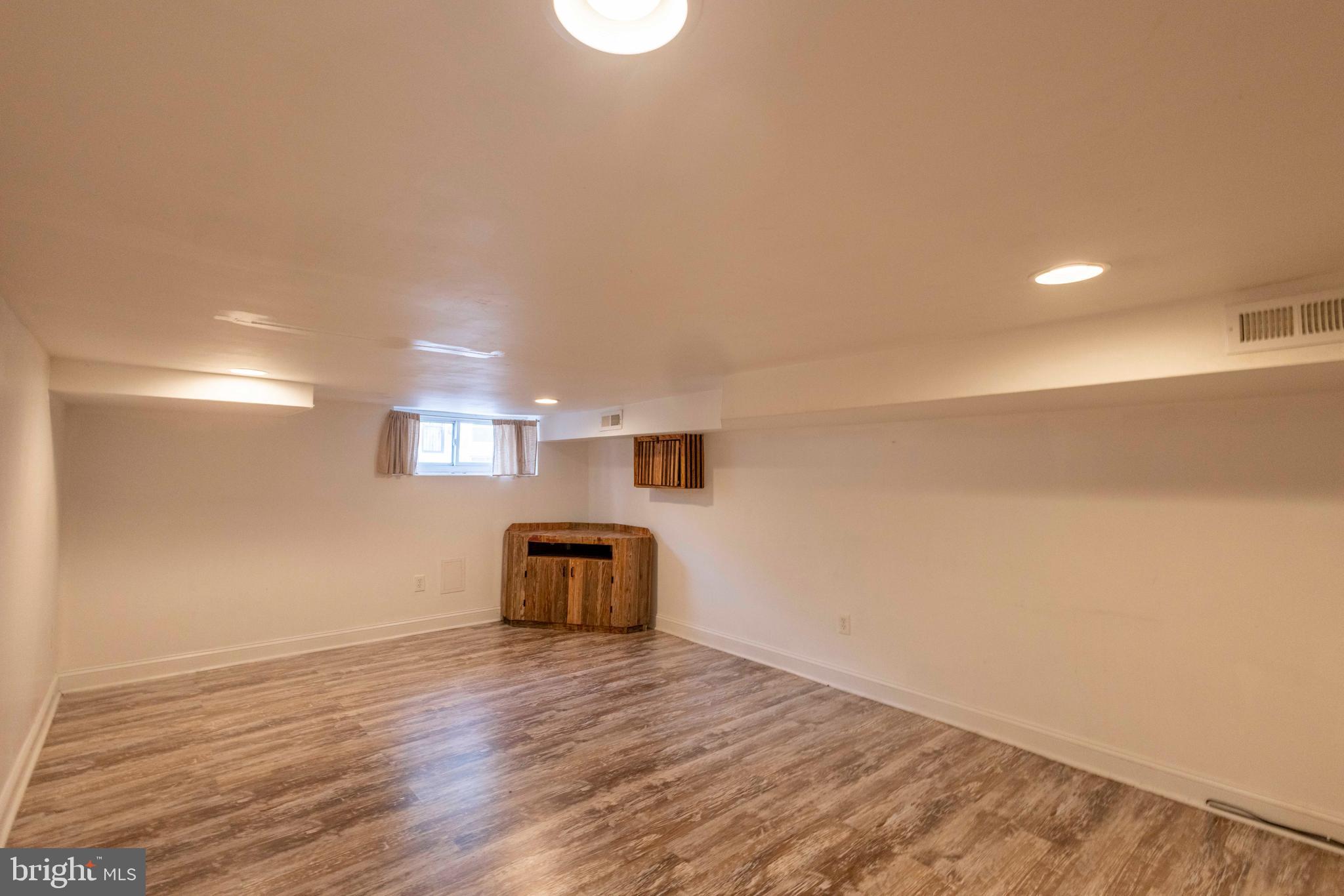 GREEKTOWN - Residential Lease