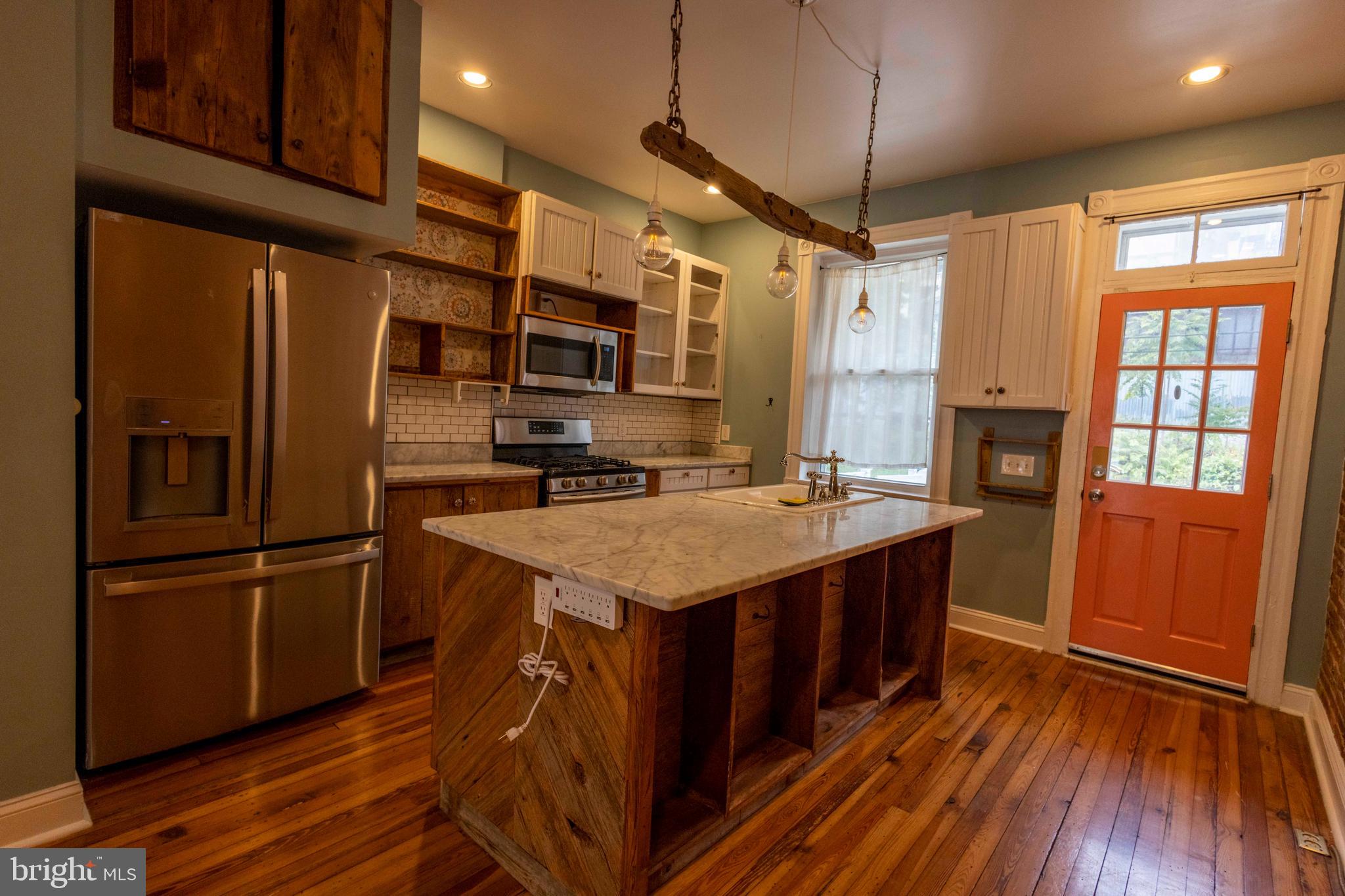 GREEKTOWN - Residential Lease