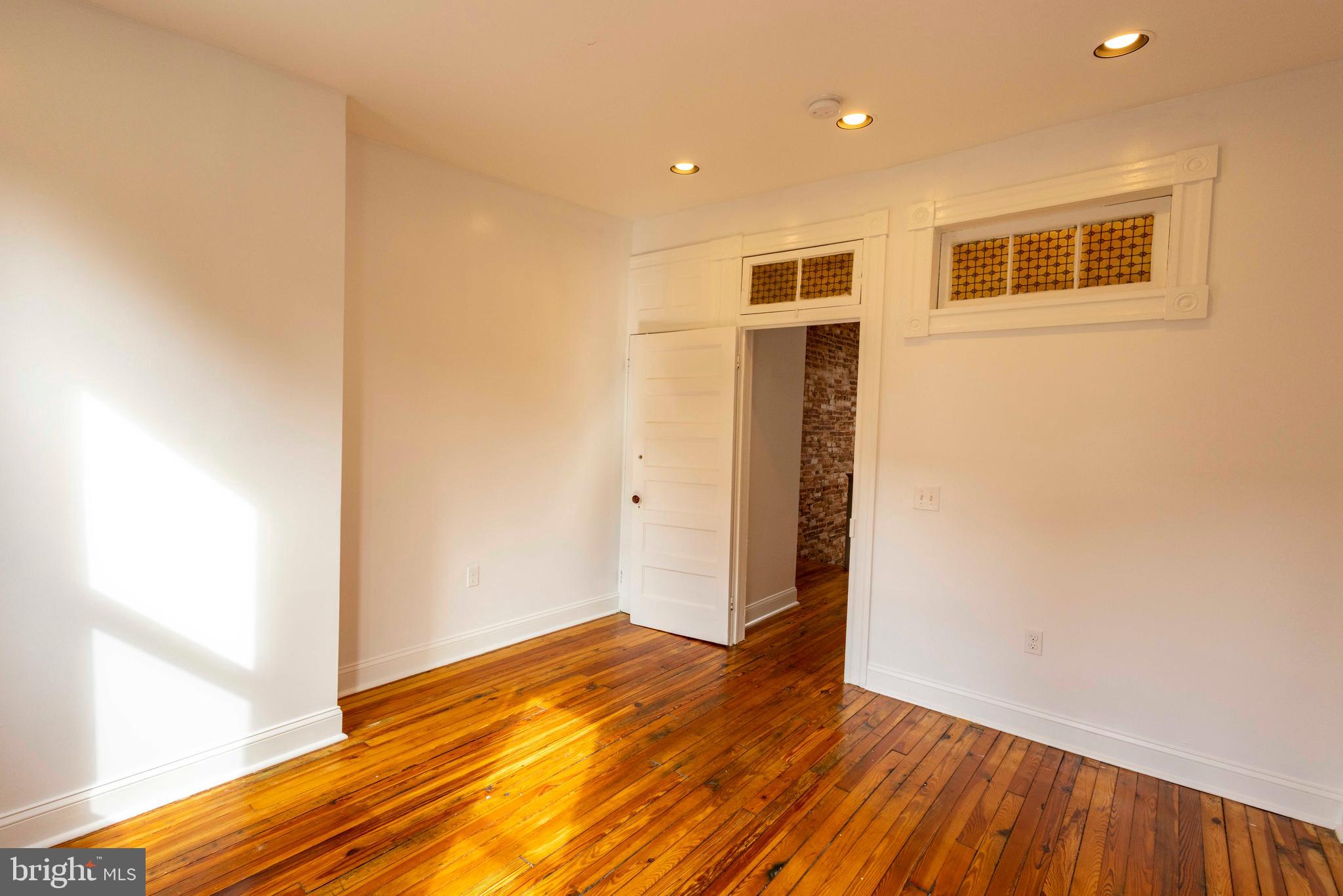 GREEKTOWN - Residential Lease