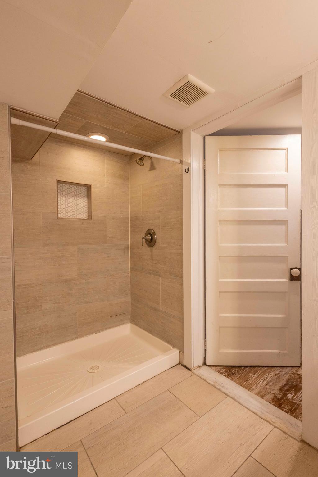 GREEKTOWN - Residential Lease