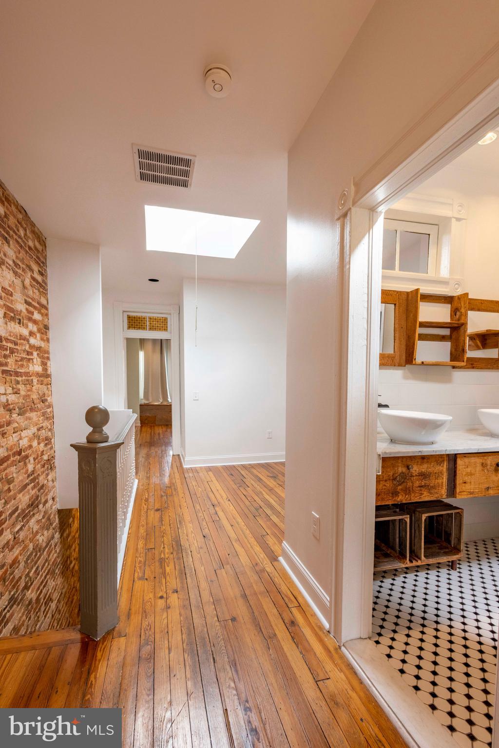 GREEKTOWN - Residential Lease