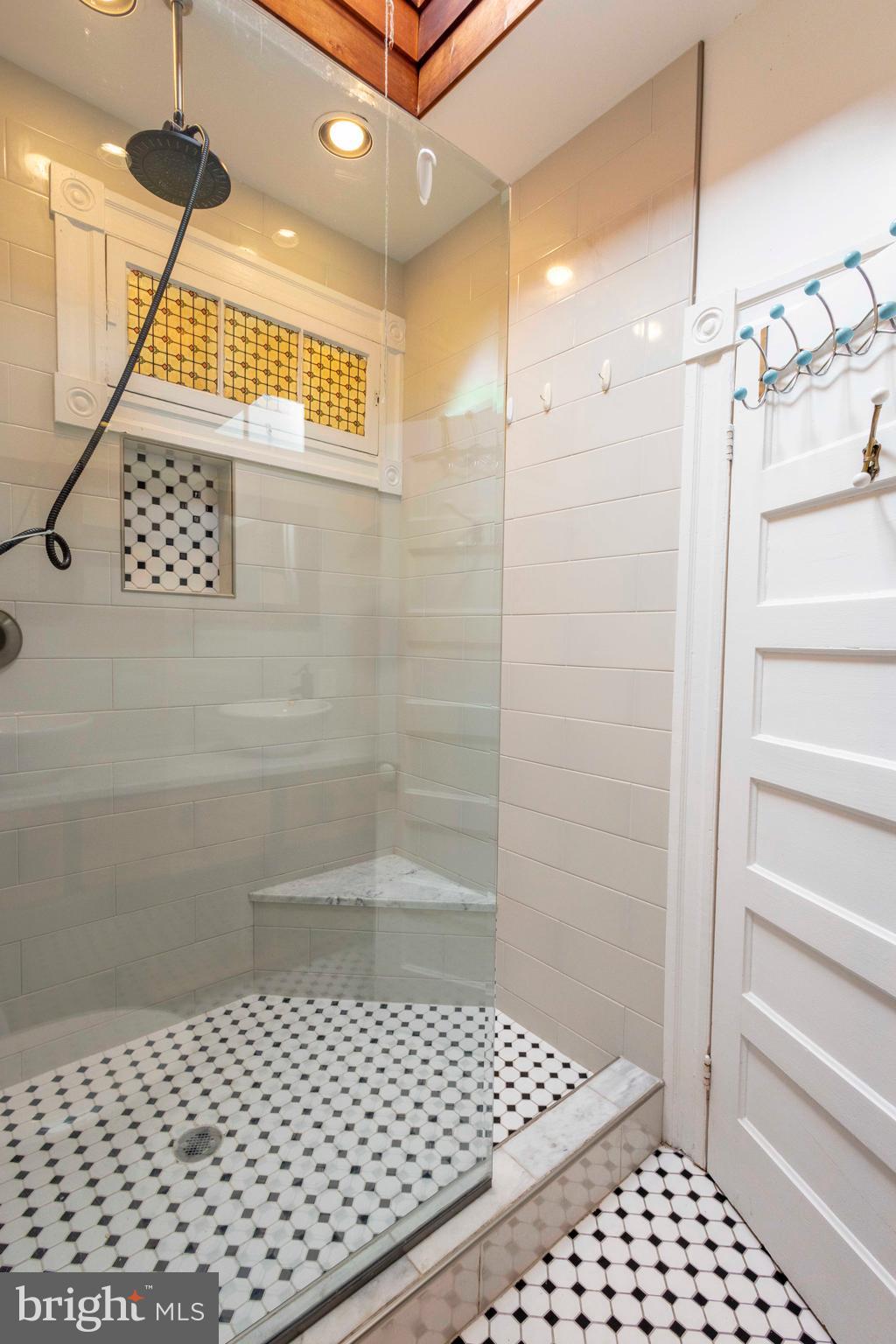 GREEKTOWN - Residential Lease