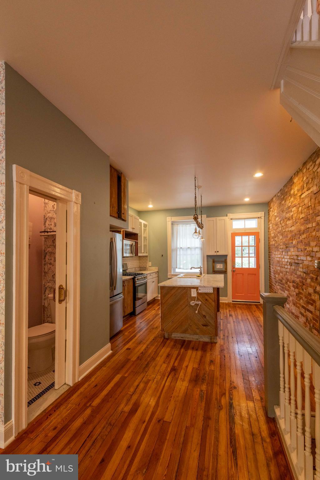 GREEKTOWN - Residential Lease