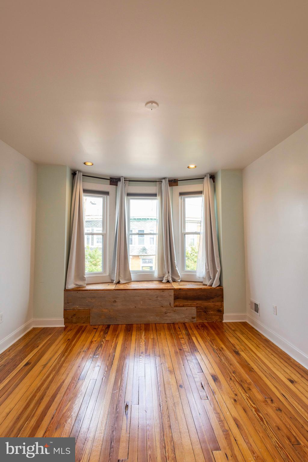 GREEKTOWN - Residential Lease