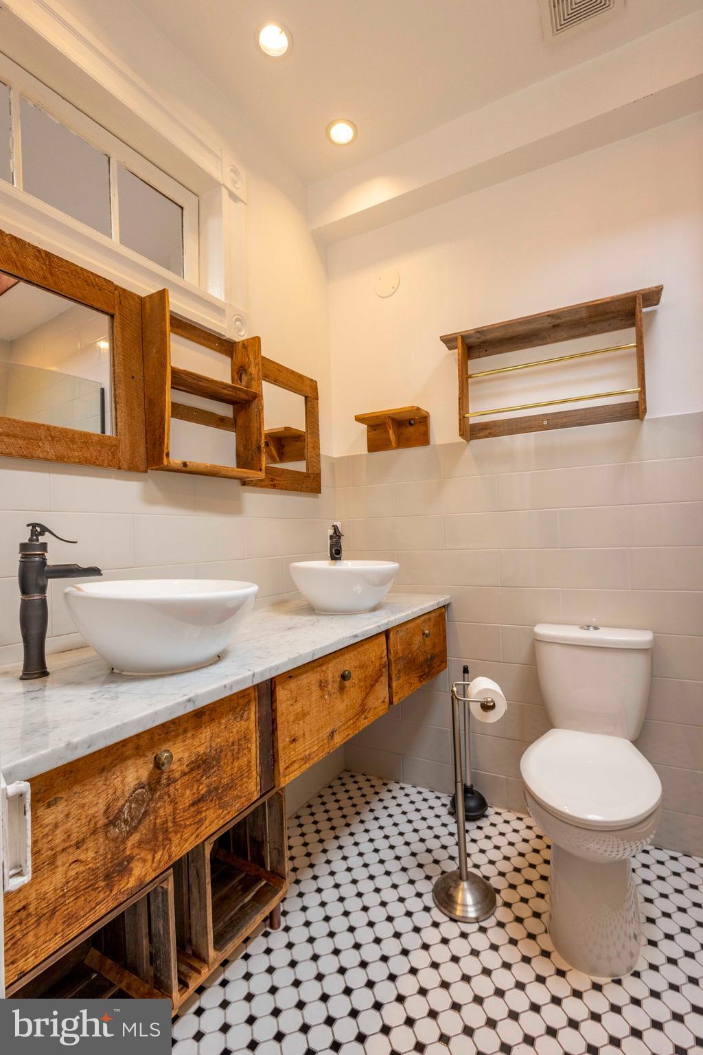 GREEKTOWN - Residential Lease