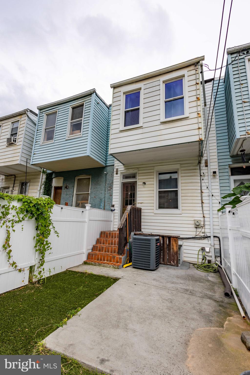 GREEKTOWN - Residential Lease