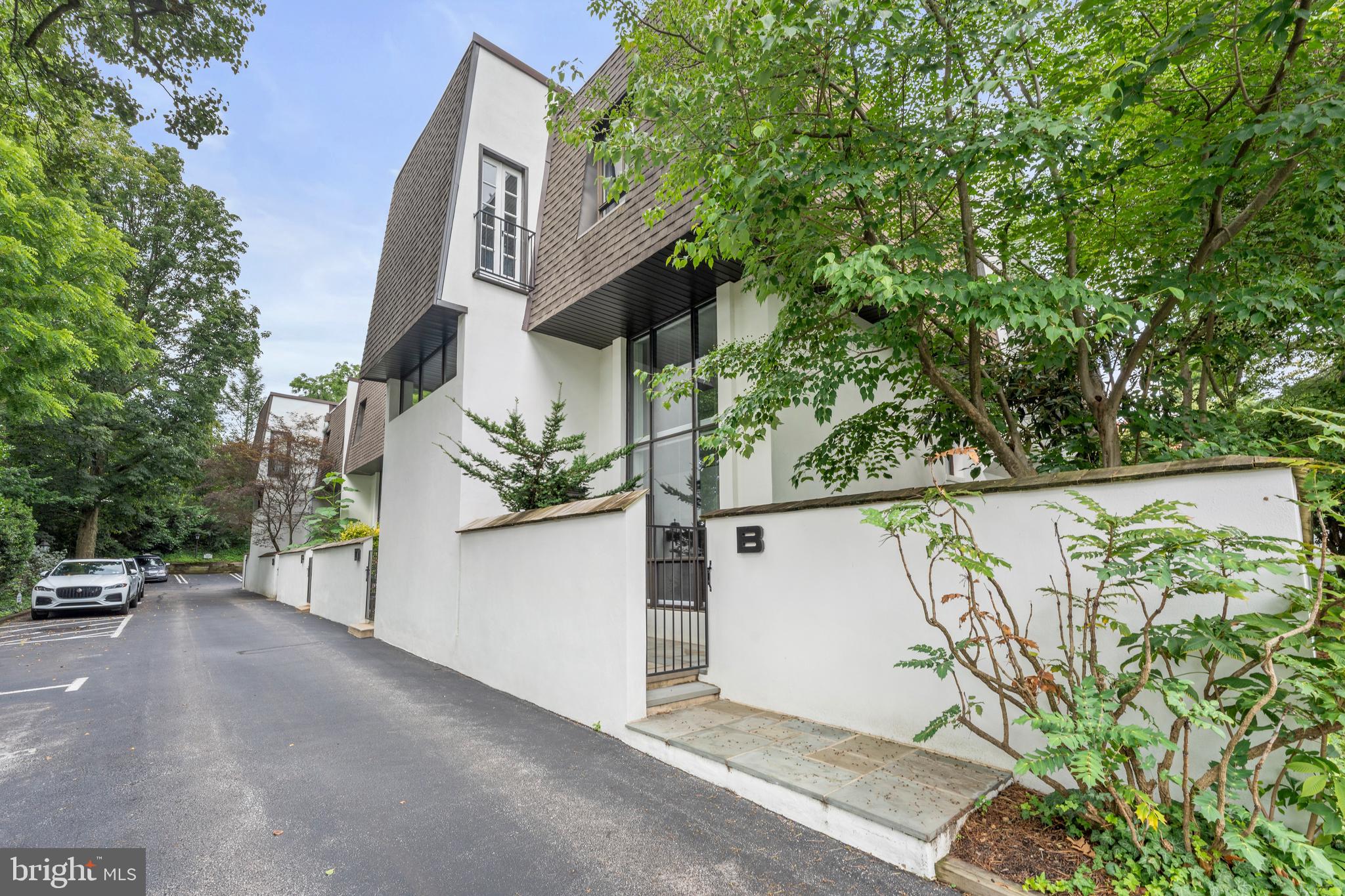 250 MONTGOMERY AVENUE B