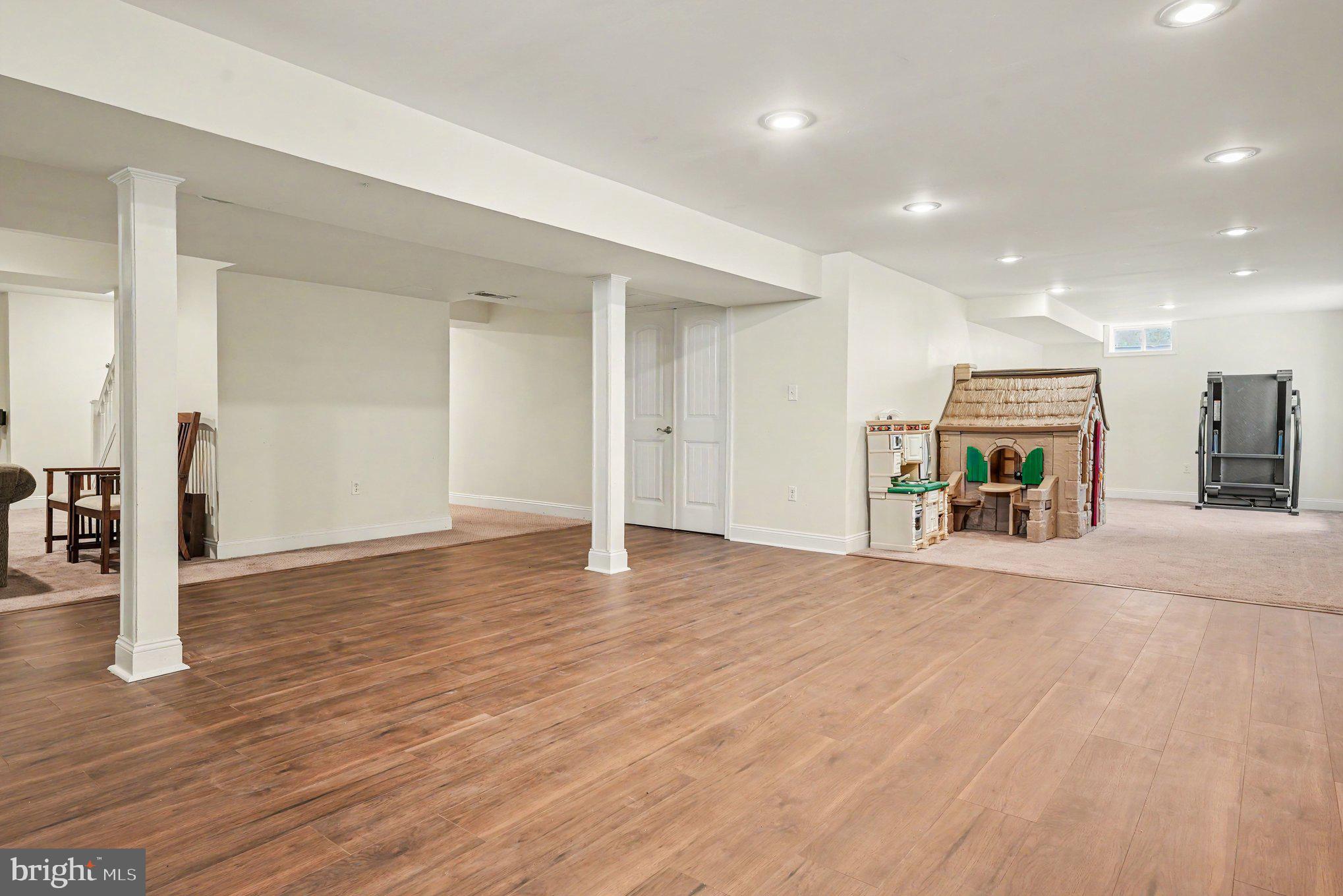 KINGSTON HILL II - Residential