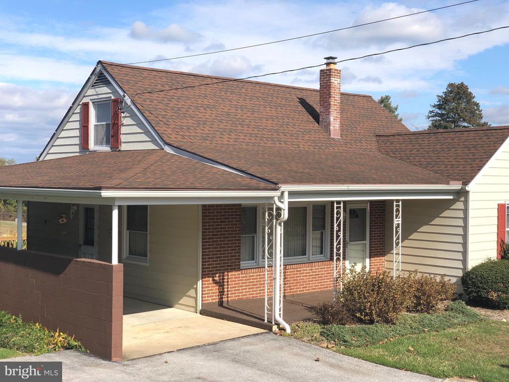 Photo of 59 E Crestlyn Dr, YORK, PA 17402 (MLS # PAYK2092046)