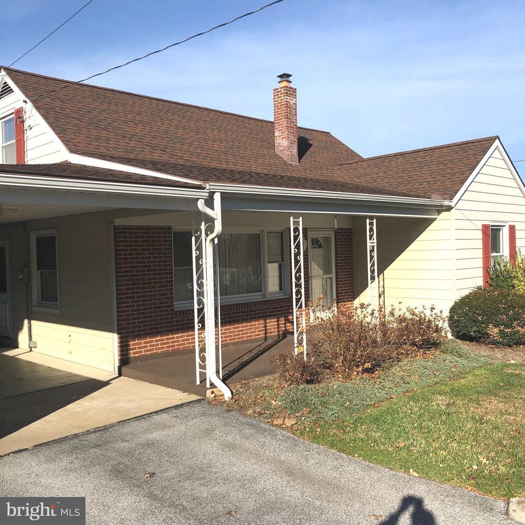 Photo of 59 E Crestlyn Dr, YORK, PA 17402 (MLS # PAYK2092046)