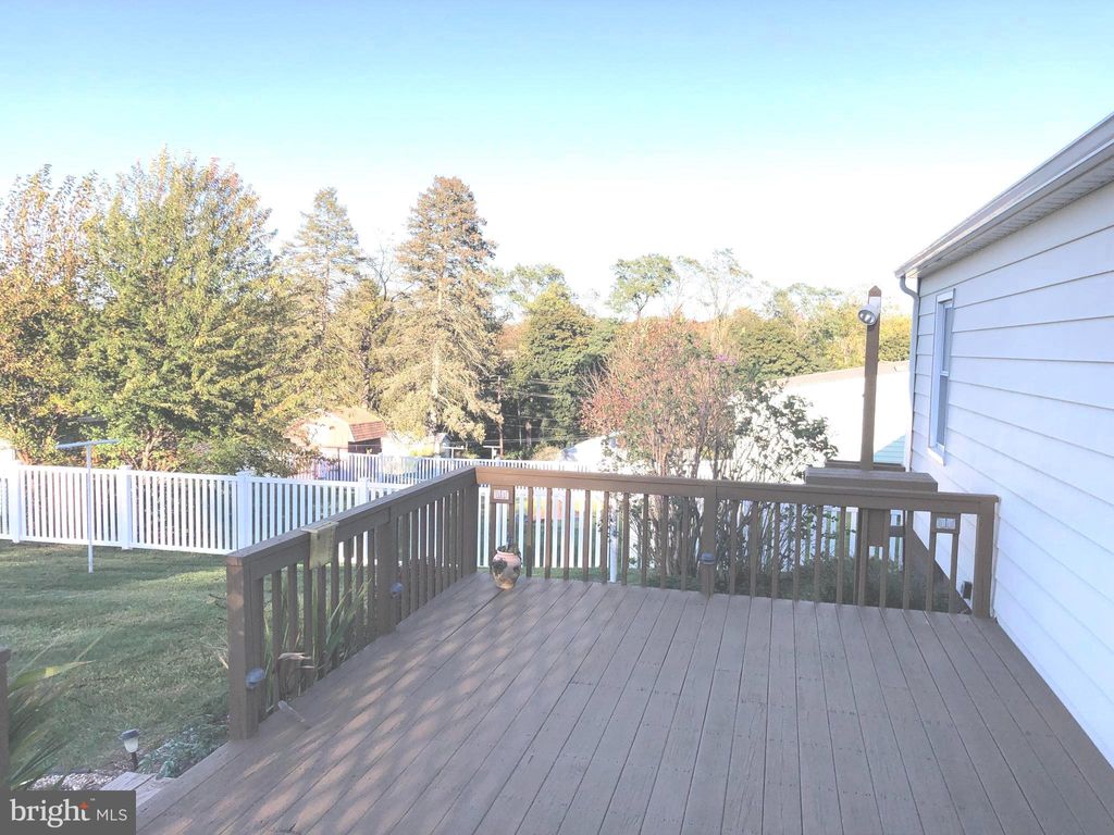 Photo of 59 E Crestlyn Dr, YORK, PA 17402 (MLS # PAYK2092046)