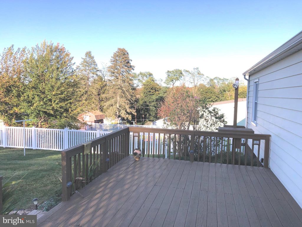Photo of 59 E Crestlyn Dr, YORK, PA 17402 (MLS # PAYK2092046)