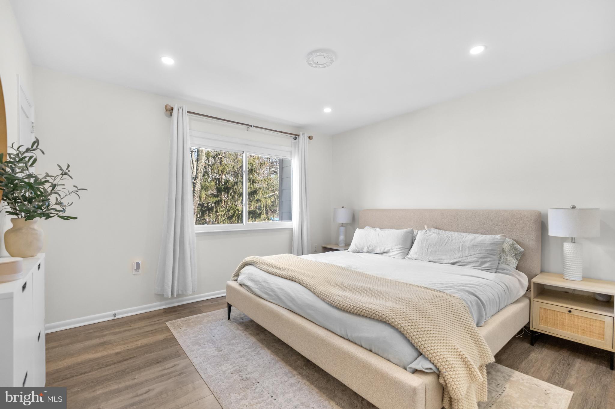 PINECREST - Residential