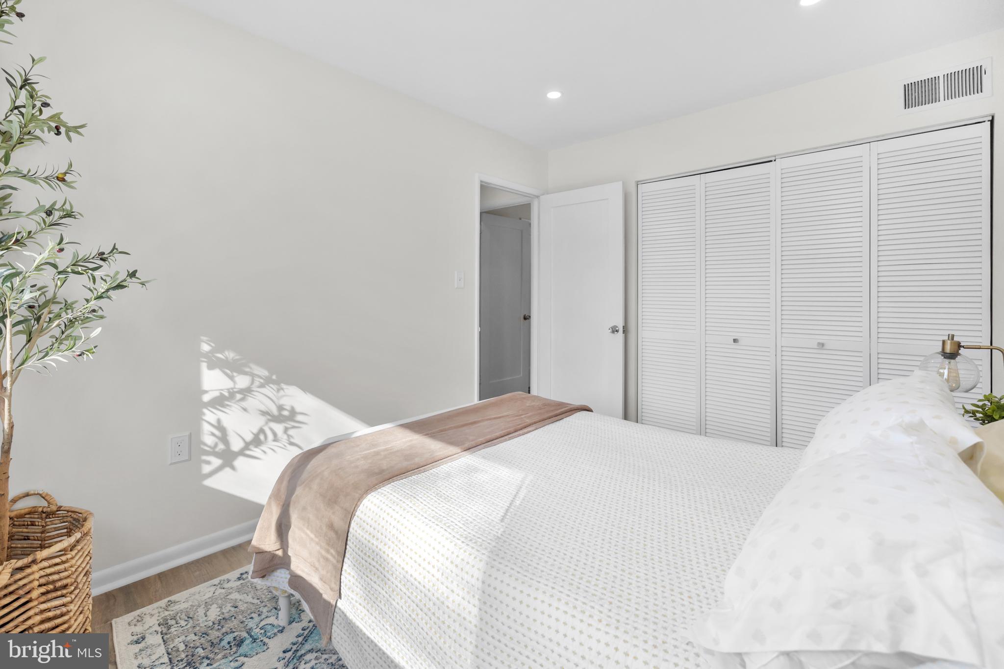 PINECREST - Residential