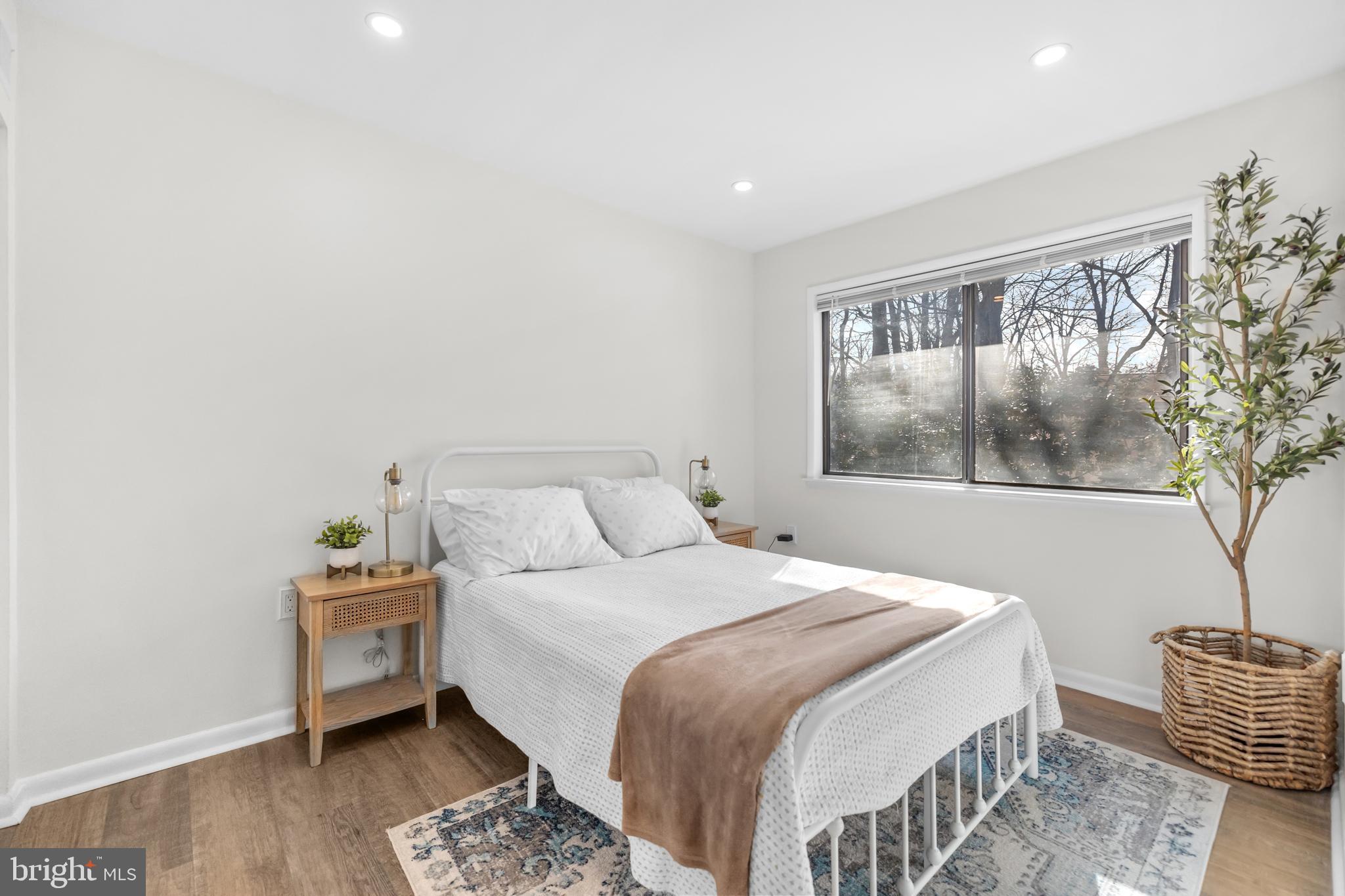 PINECREST - Residential