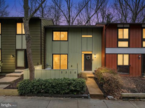 2320 EMERALD HEIGHTS COURT RESTON VA 20191