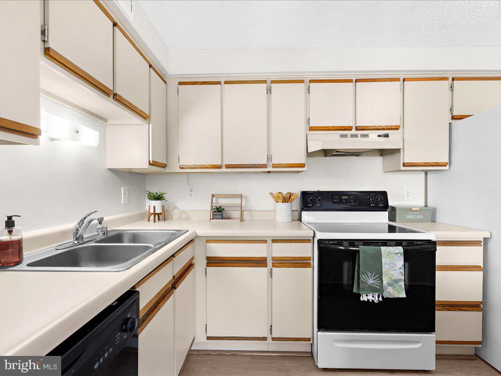 CHESTERFIELD GARDEN CONDOMINIUM - Residential