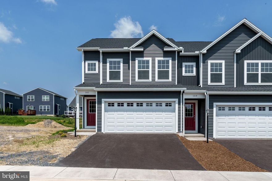 NEW CONSTRUCTION in Grays Pointe!