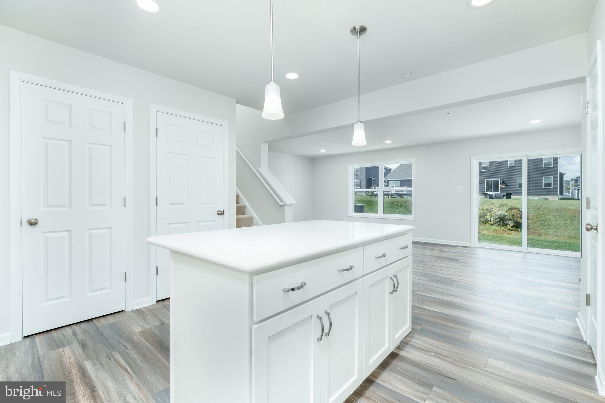 GRAYS POINTE - Residential