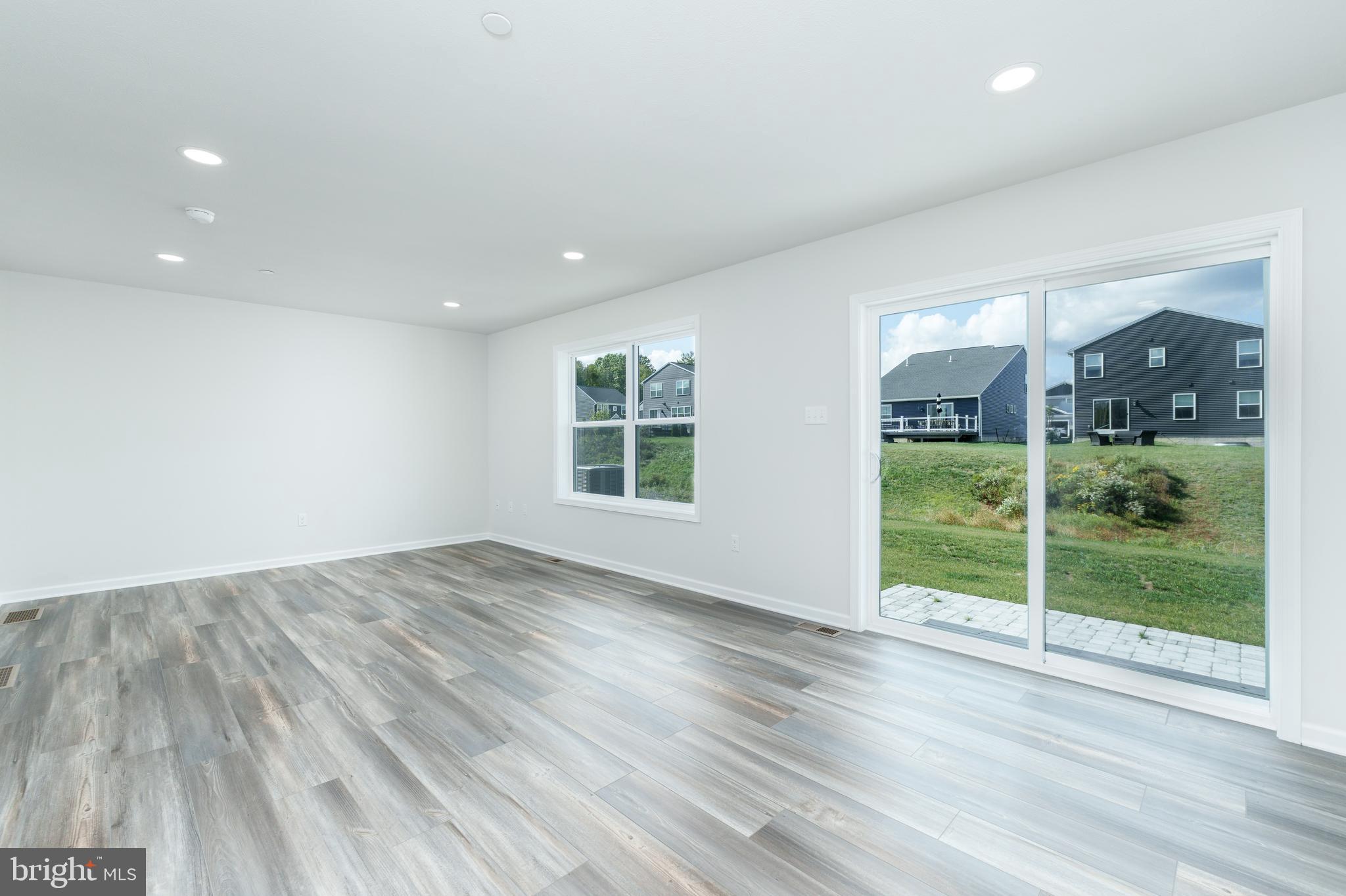 GRAYS POINTE - Residential