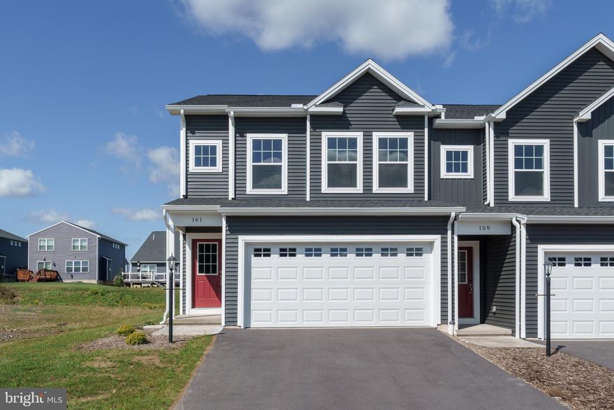 NEW CONSTRUCTION in Grays Pointe!