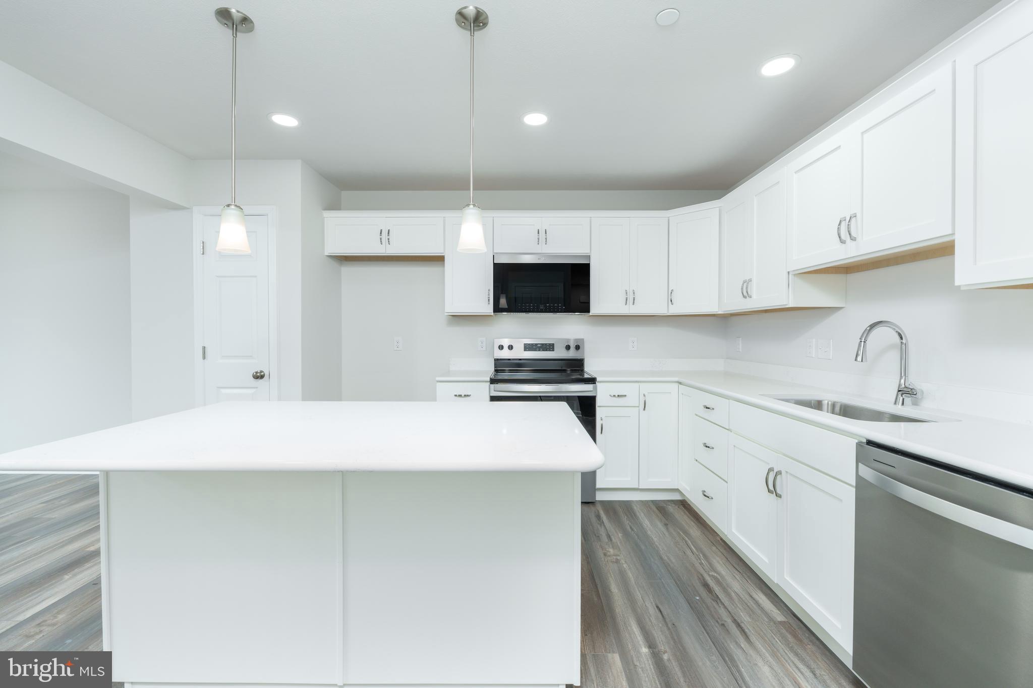 GRAYS POINTE - Residential