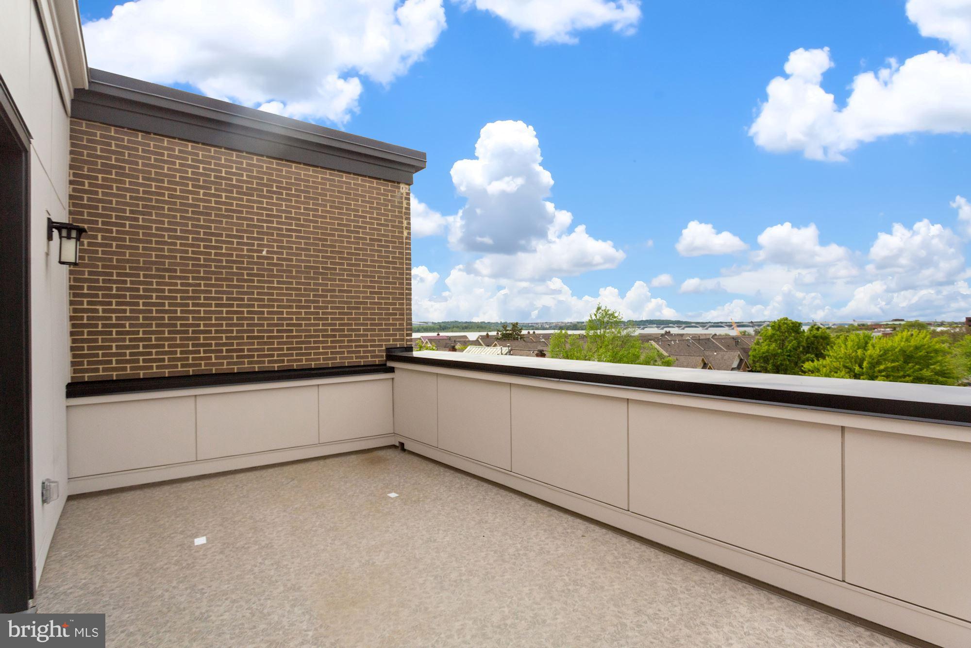 OLD TOWN ALEXANDRIA - Residential Lease