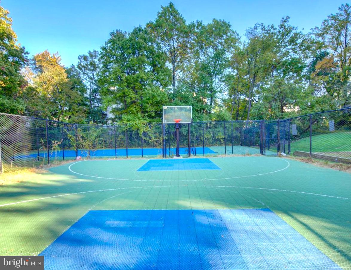 PRESIDENTIAL TOWERS - Residential