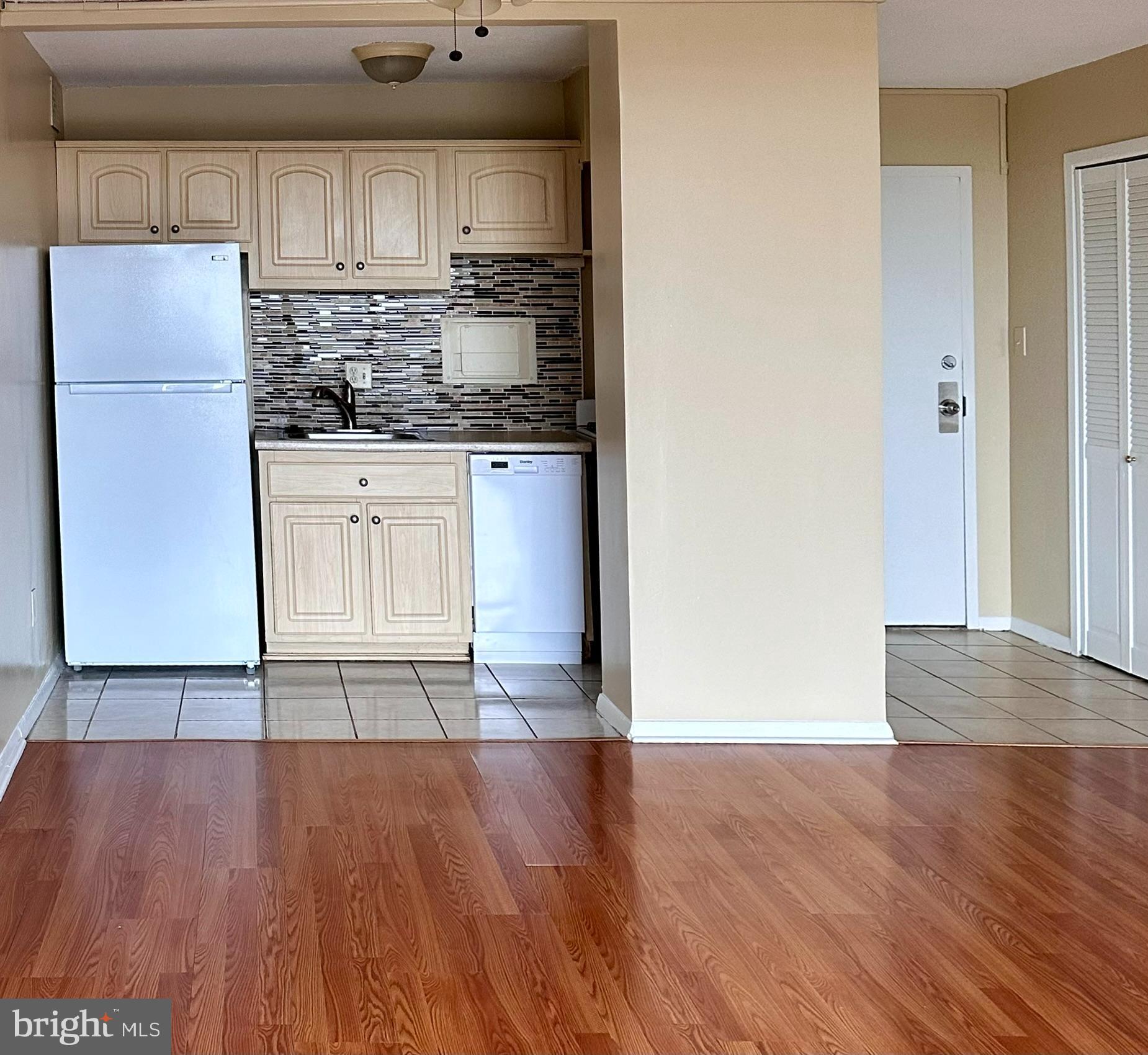 PRESIDENTIAL TOWERS - Residential