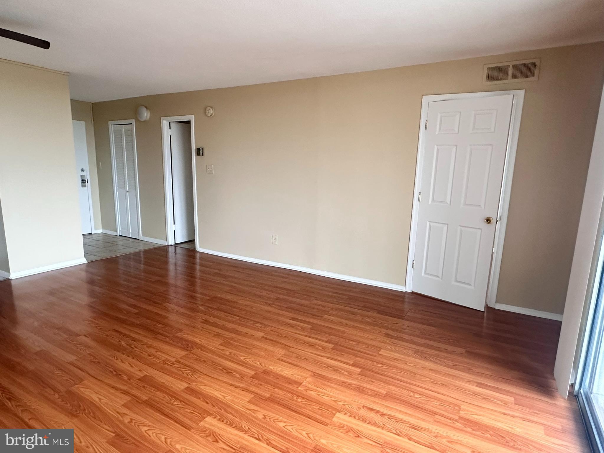 PRESIDENTIAL TOWERS - Residential