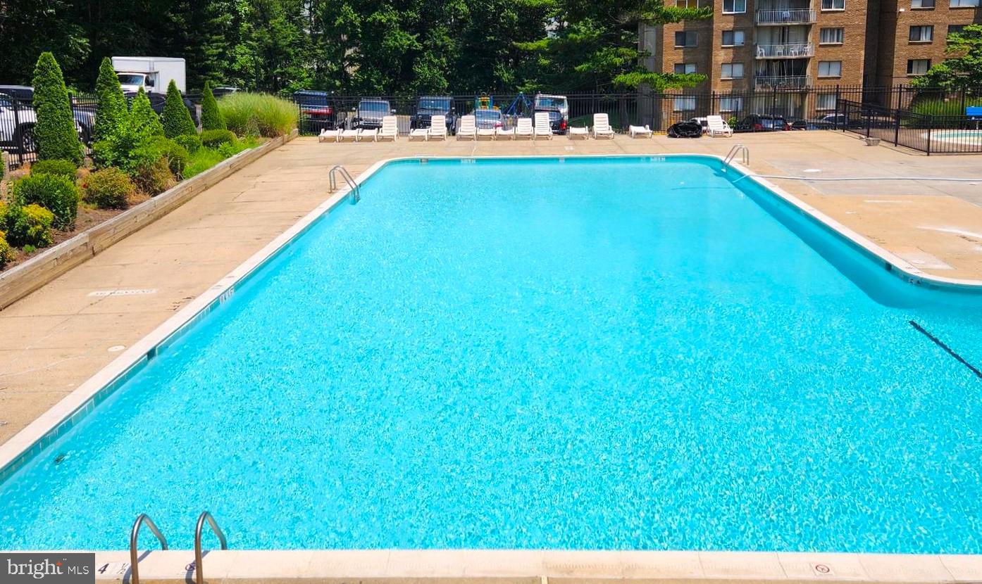 PRESIDENTIAL TOWERS - Residential