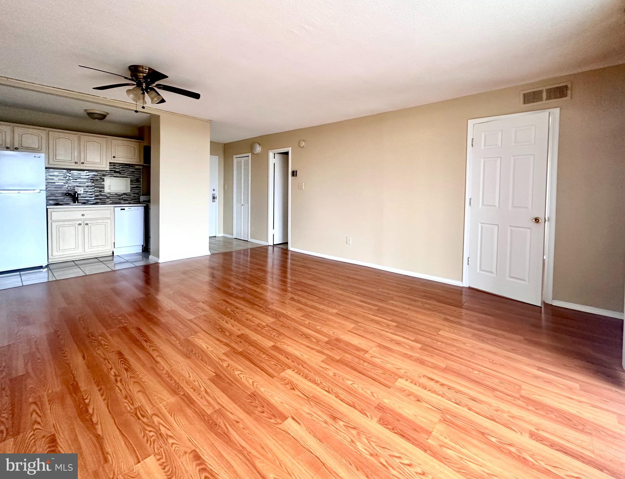 PRESIDENTIAL TOWERS - Residential