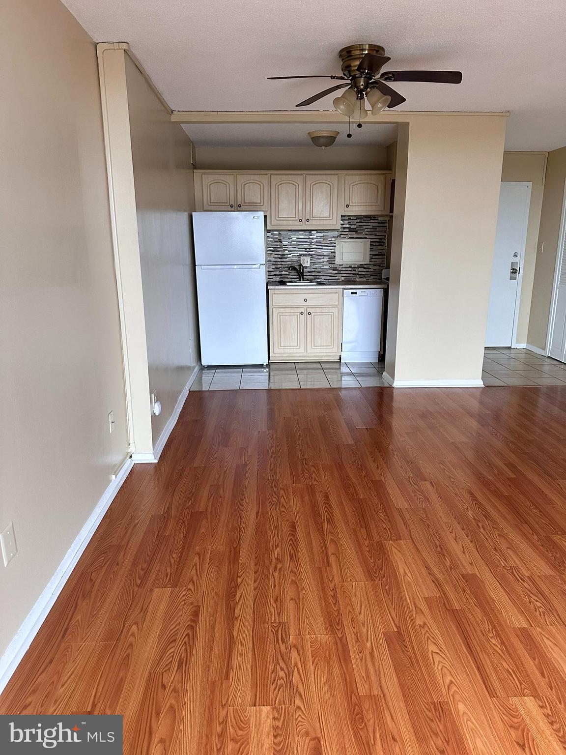 PRESIDENTIAL TOWERS - Residential