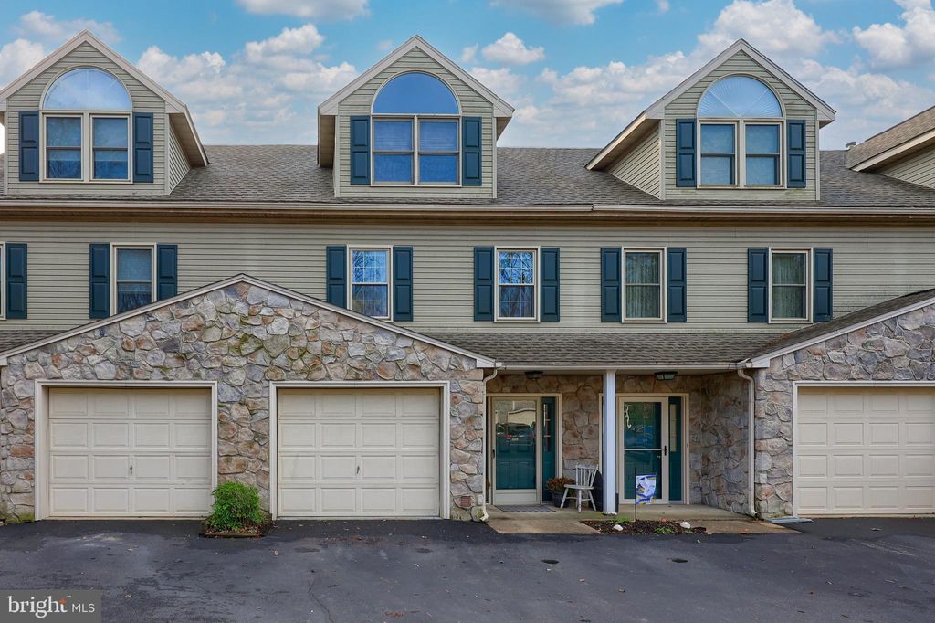 Photo of 30 Laurel Ridge, Leola, PA 17540 (MLS # PALA2045270)