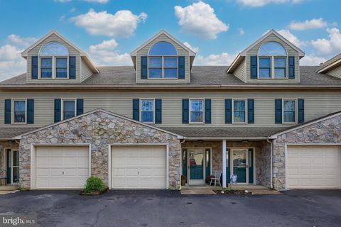 Photo of 30 Laurel Ridge, Leola, PA 17540 (MLS # PALA2045270)