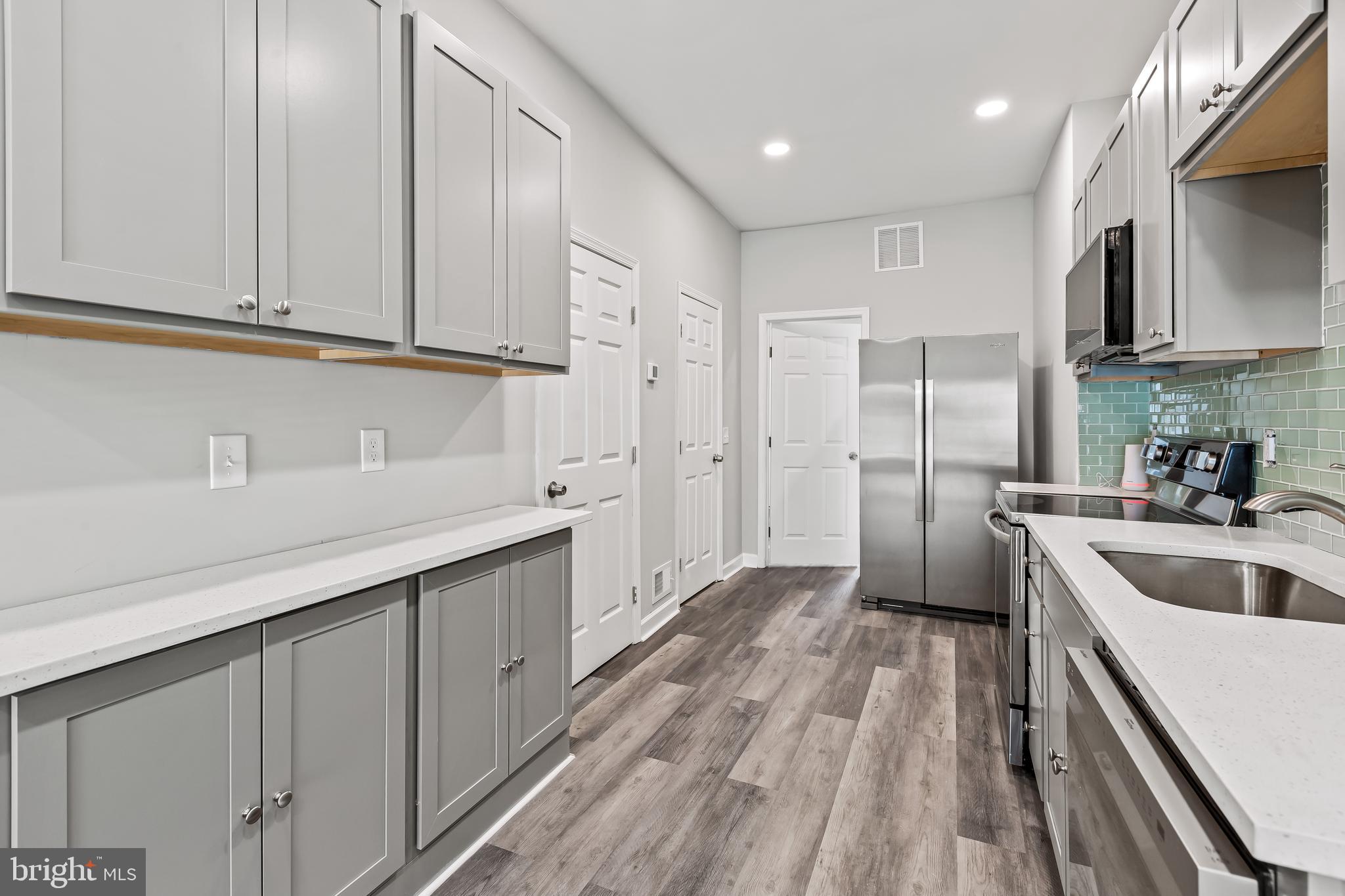 MADISON EASTEND - Residential Lease