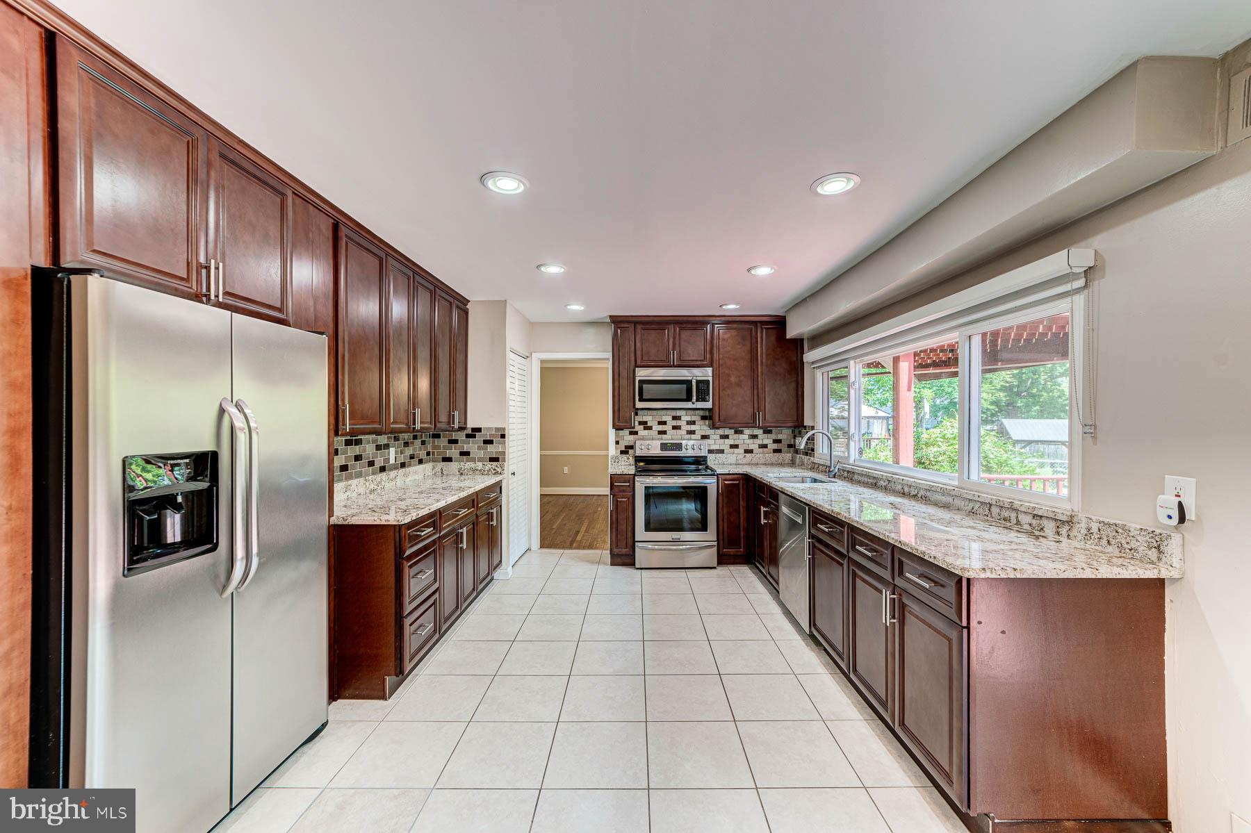 BAYTOMAC WOODS - Residential Lease